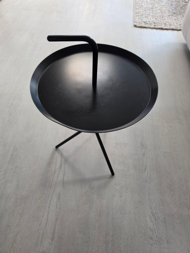 HAY dienblad bijzettafel zwart, Huis en Inrichting, Tafels | Bijzettafels, Minder dan 55 cm, Gebruikt, Metaal of Aluminium, Modern, Scandinavisch, Minimalistisch