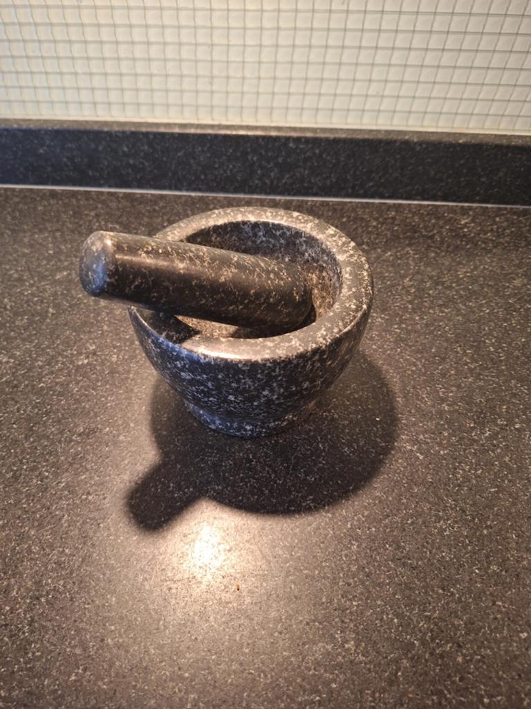 Zware granieten vijzel met stamper - 2.2 kg, Overige typen, Ophalen of Verzenden, Zo goed als nieuw, Steen/keramiek