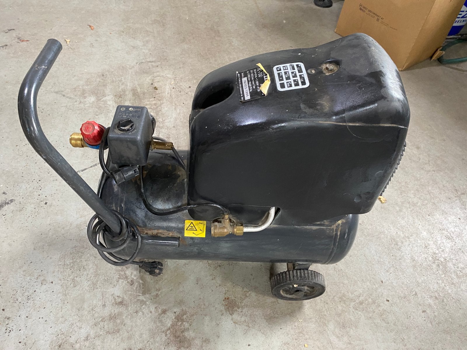 Ferm compressor nog goed werkend, Doe-het-zelf en Verbouw, Compressors, Minder dan 25 liter, Ophalen, Zo goed als nieuw, Minder dan 200 liter/min