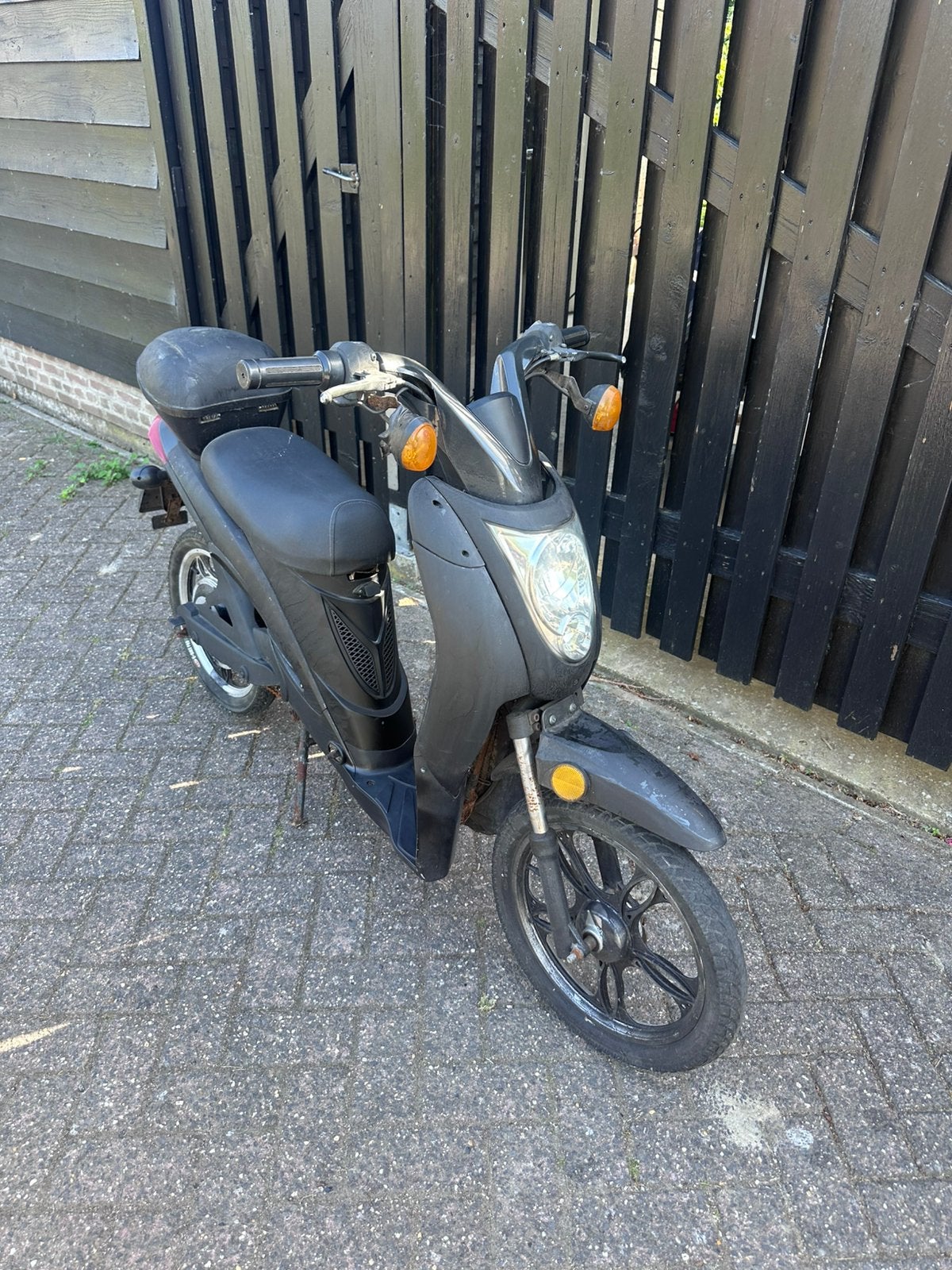 Elektrische scooter - 25 km, Fietsen en Brommers, Snorfietsen en Snorscooters, Ophalen, Zo goed als nieuw, Elektrisch, Overige merken