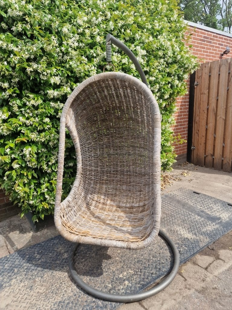 Hangstoel met ijzeren standaard, Ophalen, Gebruikt, Met standaard, Eenpersoons