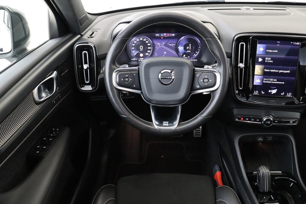 Volvo XC40 T5 TWIN ENGINE R-DESIGN *VOL!* -PANO.DAK|HARMAN/K, Auto's, Volvo, 12 maanden, Euro 6, 1712 kg, Automatische klimaatregeling