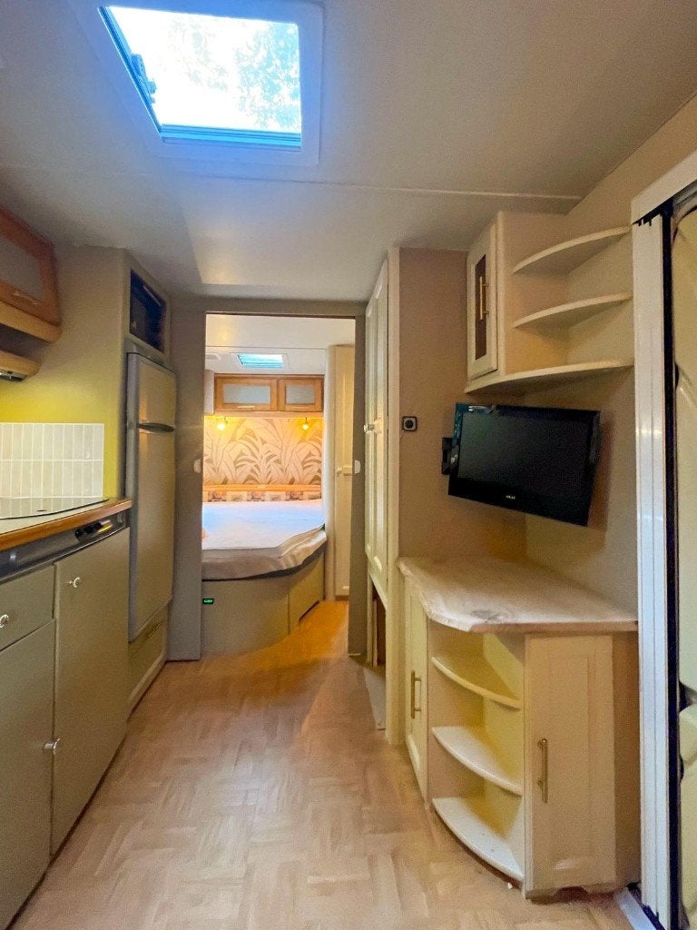 Caravan LMC Dominant 560 – Ideale gezinscaravan, Caravans en Kamperen, Omvormbare zithoek, Rondzit, Oven, Particulier