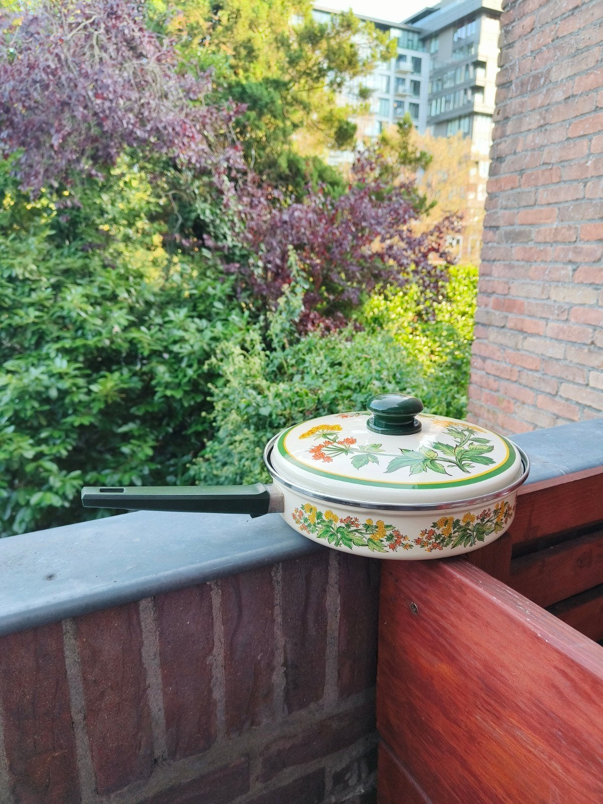 Vintage pan met bloemmotief en deksel, Ophalen