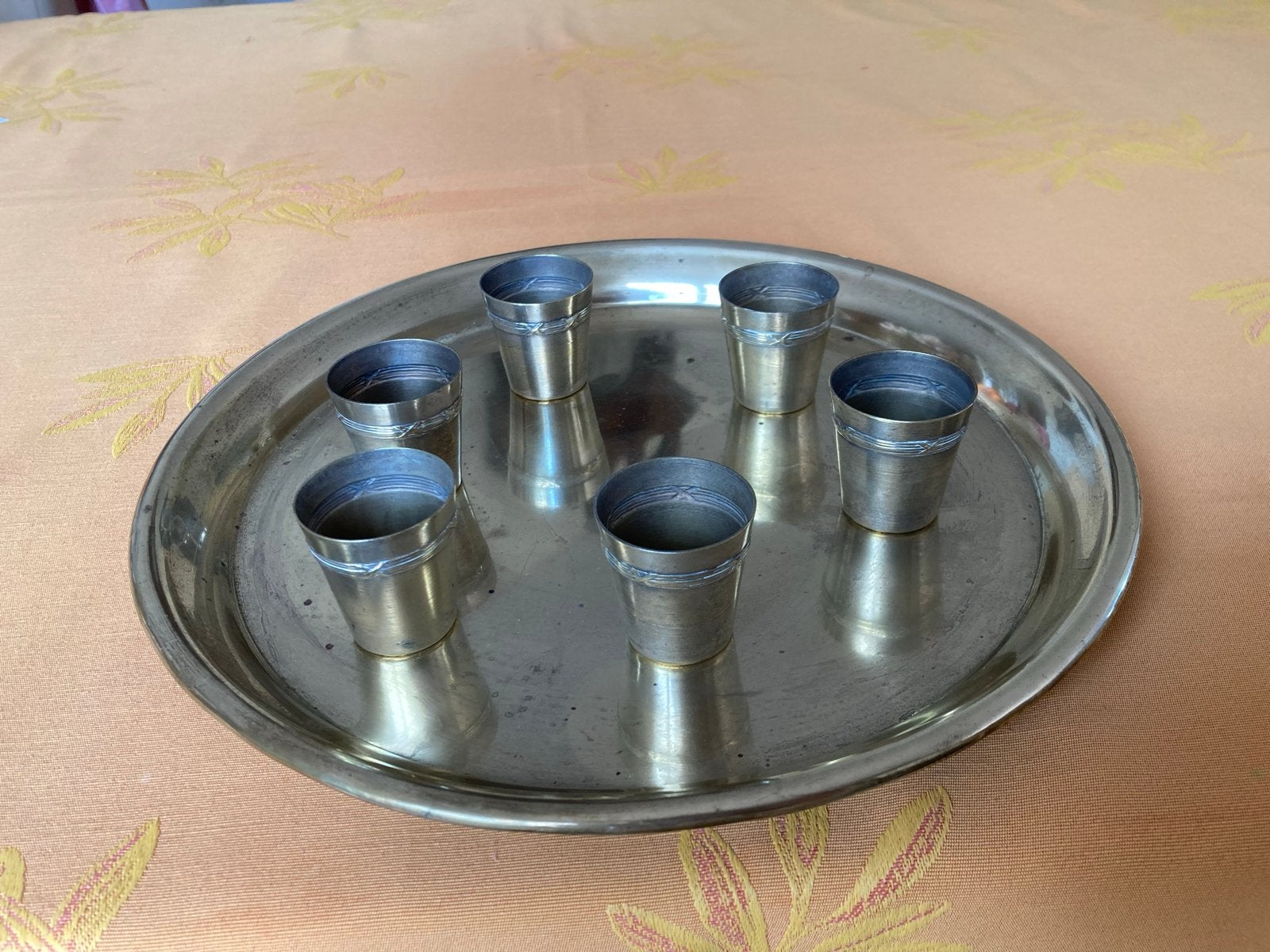 Koperen dienblad met 6 bijpassende borrelglaasjes, Verzamelen, Glas en Borrelglaasjes, Ophalen of Verzenden, Gebruikt, Borrel- of Shotglas