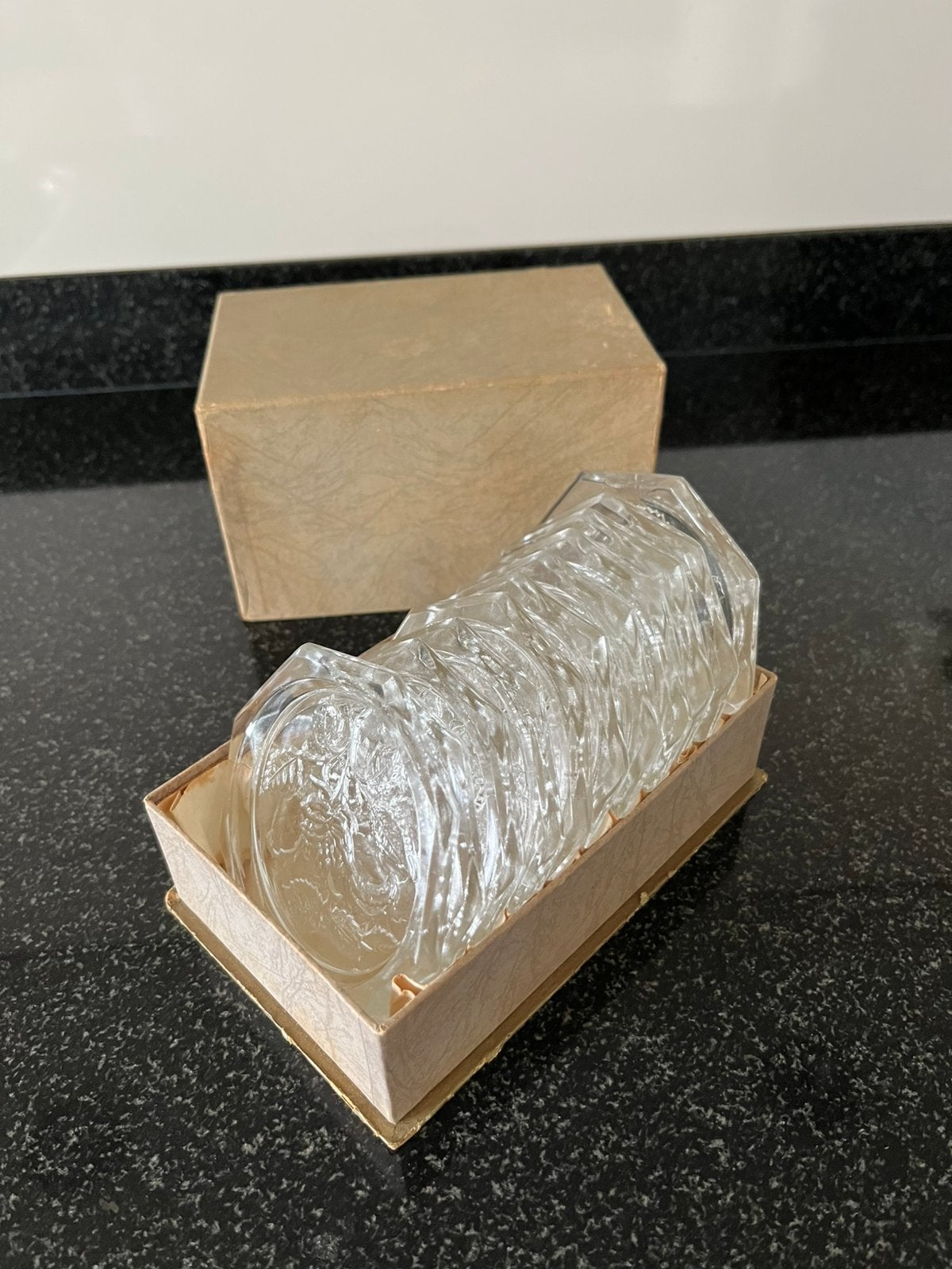Vintage glazen onderzetters in originele doos - 60 jaar oud, Ophalen of Verzenden