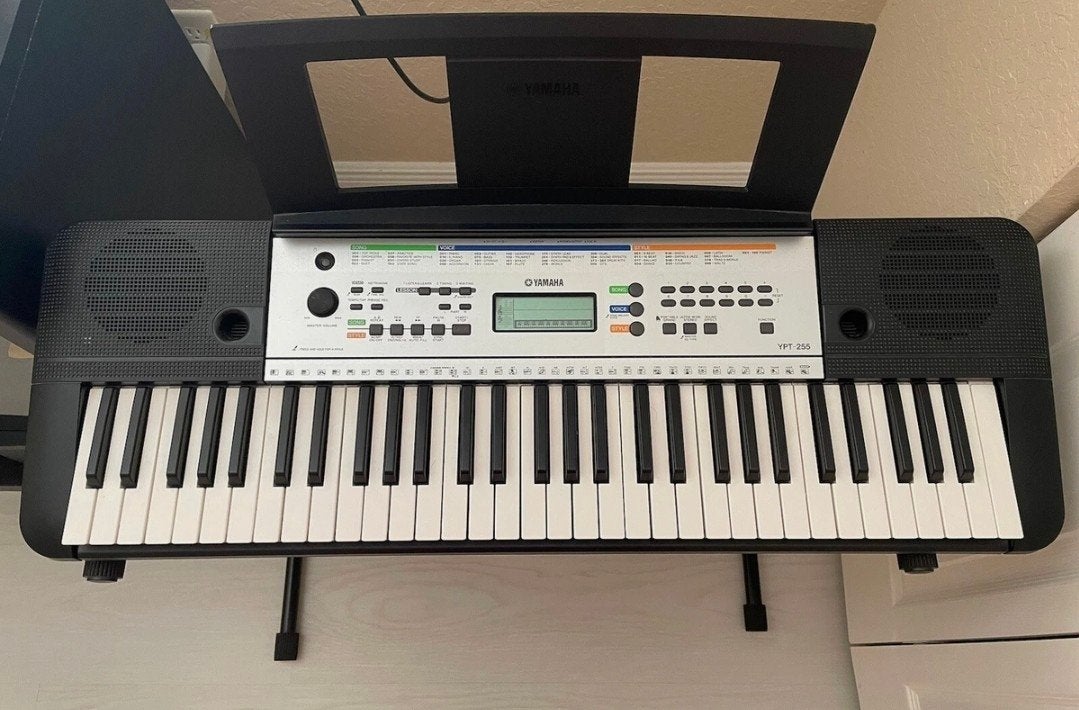 Yamaha Keyboard YPT 255 - met kruk en stan, Muziek en Instrumenten, Keyboards, Ophalen of Verzenden, Zo goed als nieuw, 61 toetsen