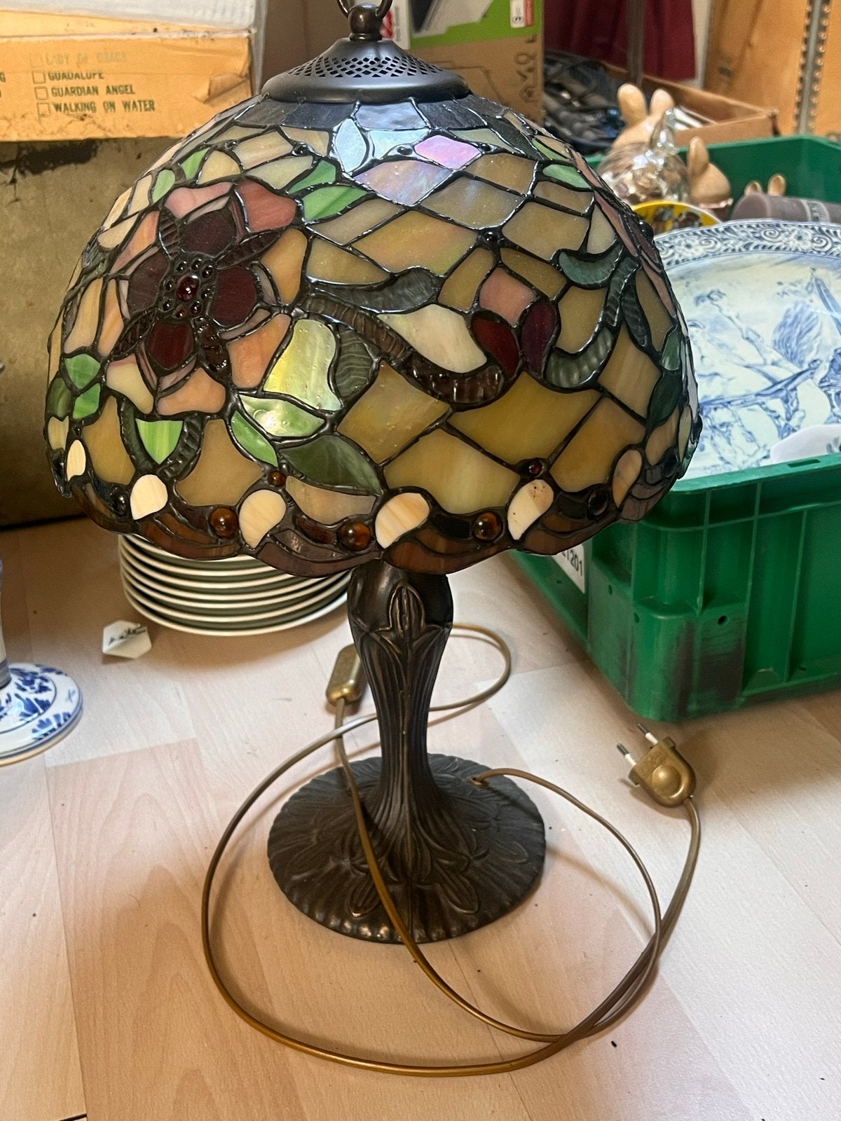 Prachtige Tiffany  Tafellamp - Handgemaakt Glas, Antiek en Kunst, Antiek | Lampen, Ophalen of Verzenden