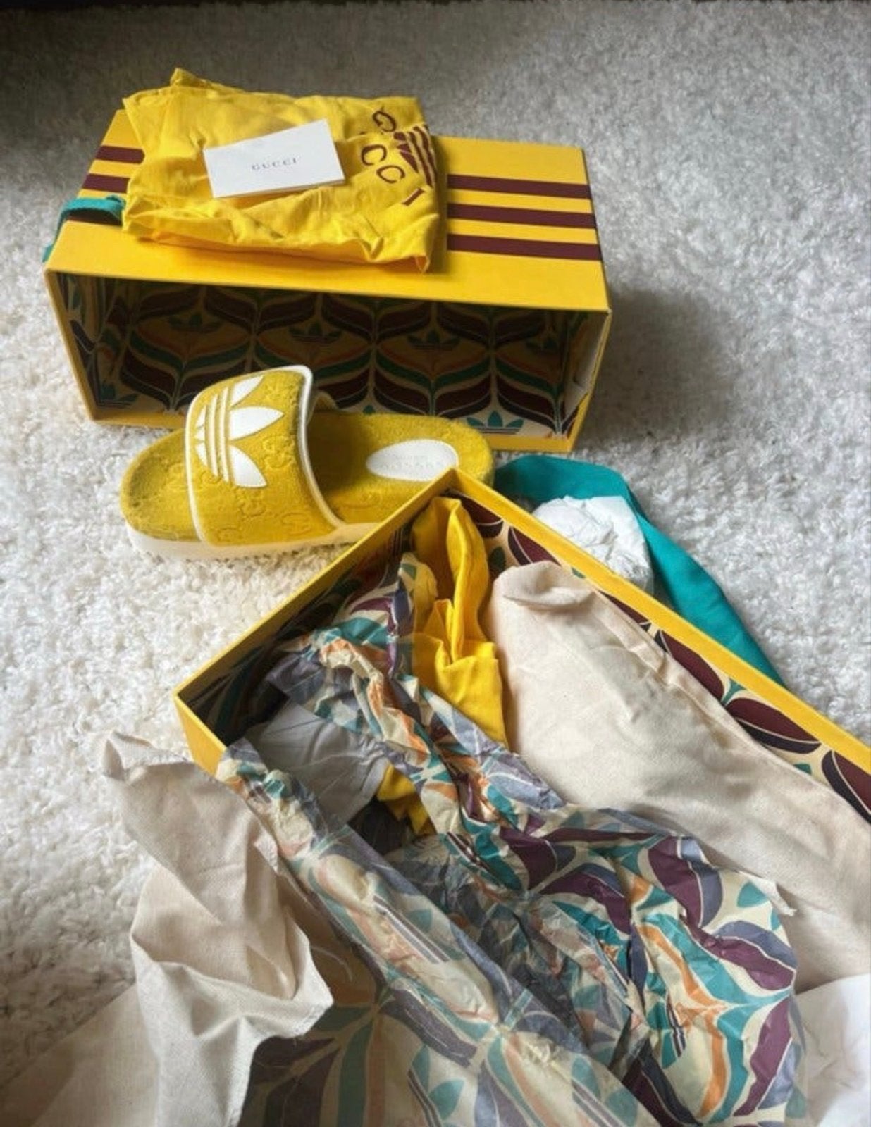 Adidas x Gucci Adilette Slippers - Maat 38, Slippers, Geel, Nieuw, Ophalen of Verzenden