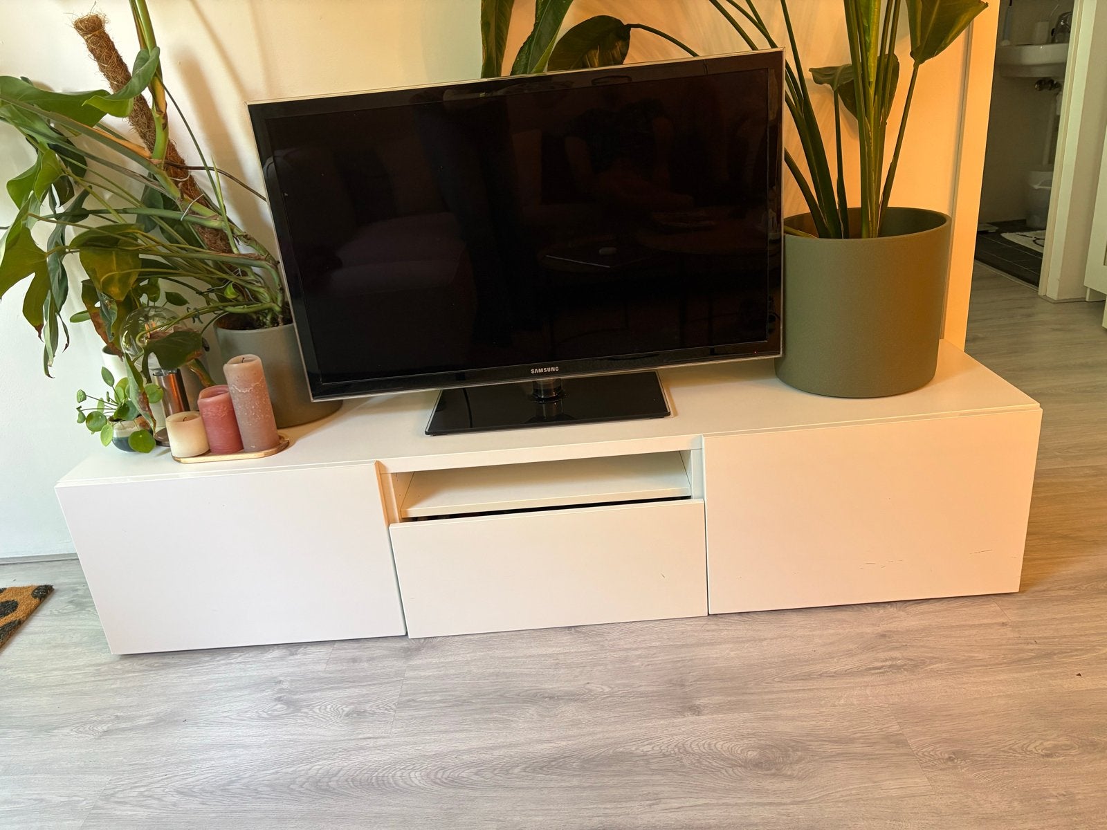 Gratis: IKEA BESTA wit hoogglans tv-meubel, Ophalen, Gebruikt, 150 tot 200 cm, Minder dan 100 cm