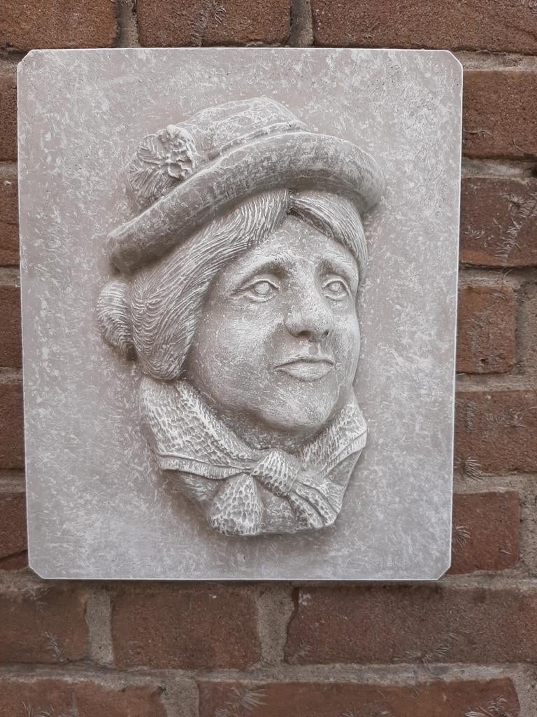 Vrouw wanddecoratie betonnen beeld tuinbeeld beton, Tuin en Terras, Ophalen of Verzenden