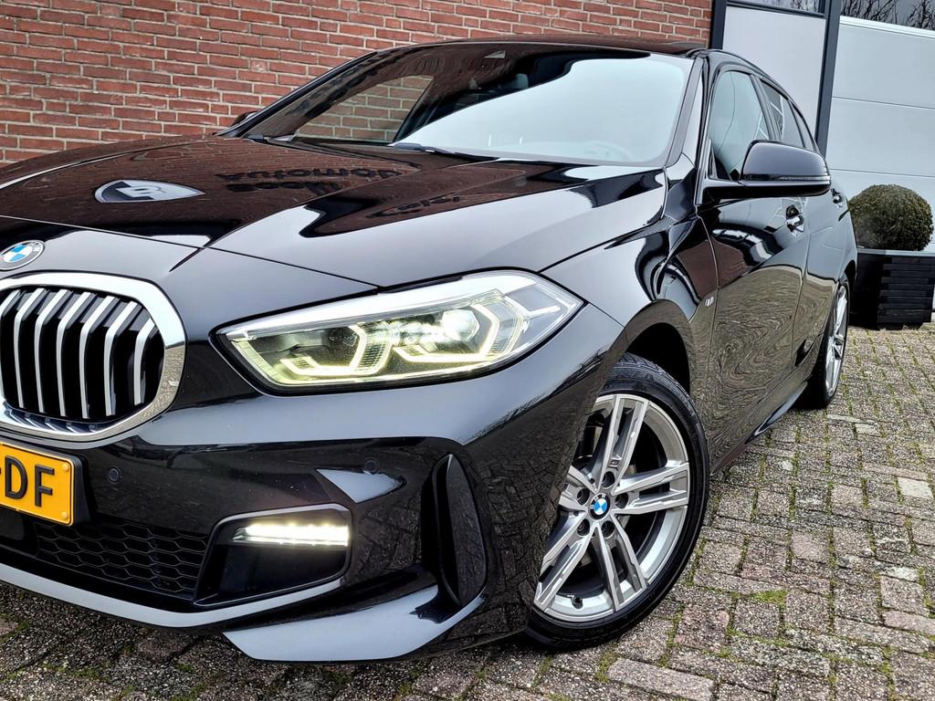 BMW 1-serie 118i M-sport Pano Camera Stuurverw. HIFI [1e eig, Auto's, BMW, 136 pk, Gebruikt, Leder en Stof, Zwart