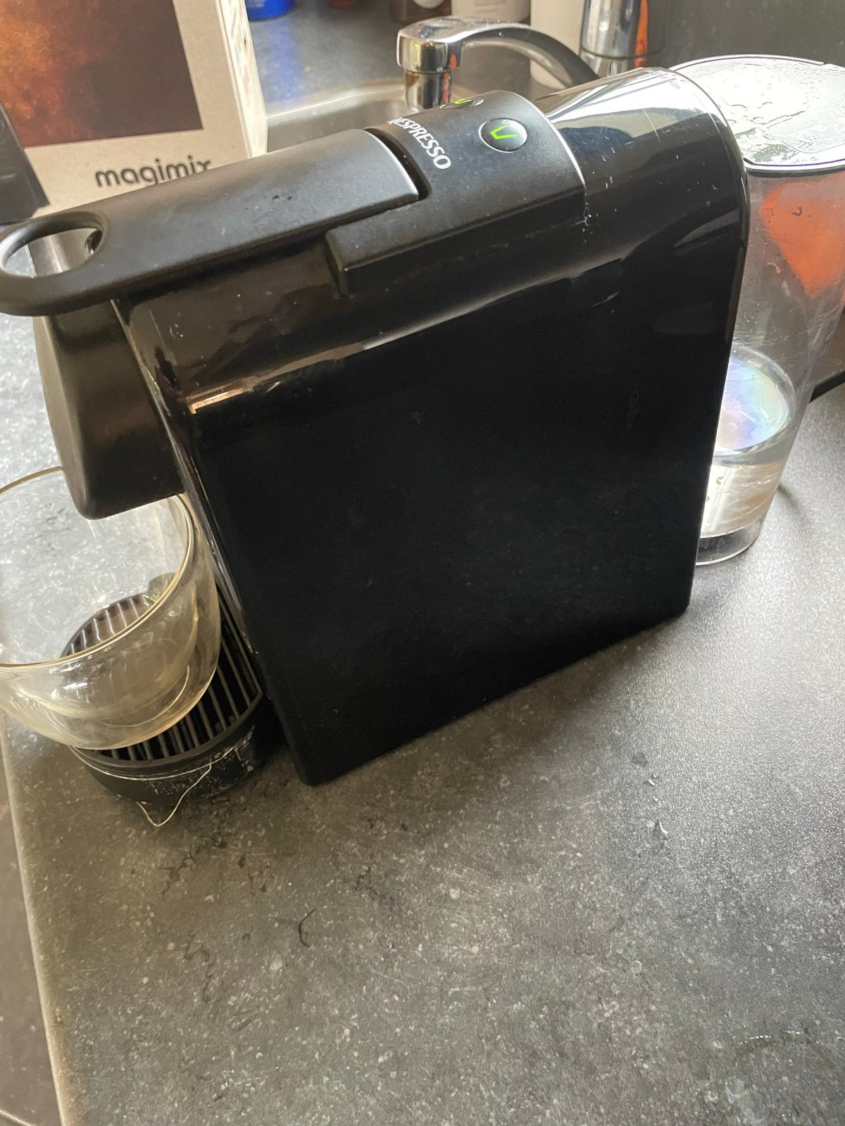 Nespresso Essenza Mini Magimix - Zwart, Ophalen, Koffiepads en cups, Espresso apparaat, Zo goed als nieuw