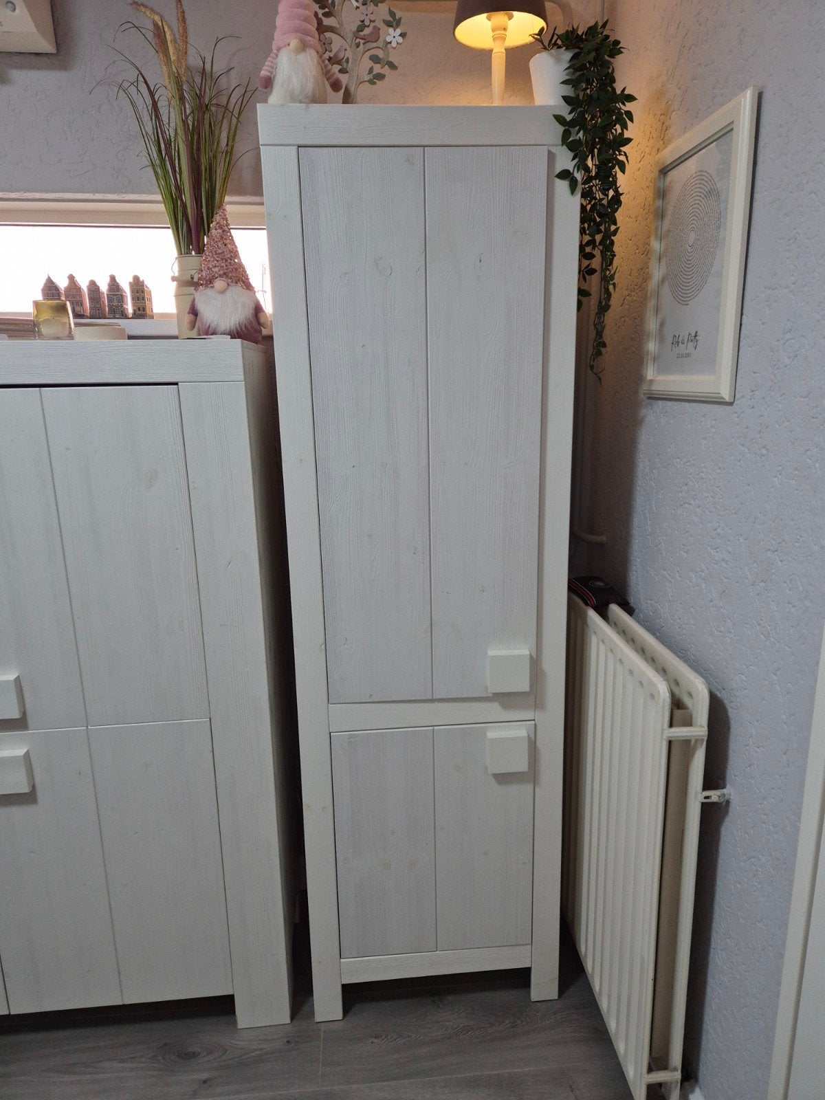 Kast Woood, Ophalen