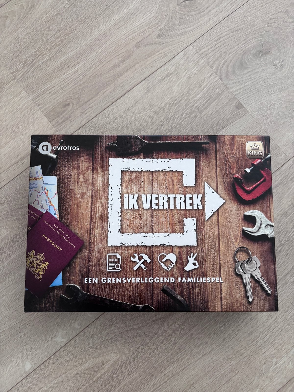 Ik Vertrek - Een grensverleggend familiespel, Drie of vier spelers, Ophalen of Verzenden, Zo goed als nieuw