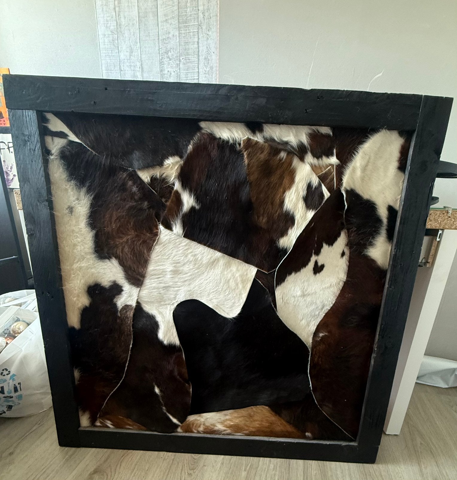 Koeienhuid schulderij, Ophalen, Abstract, Overige materialen, Op houten frame