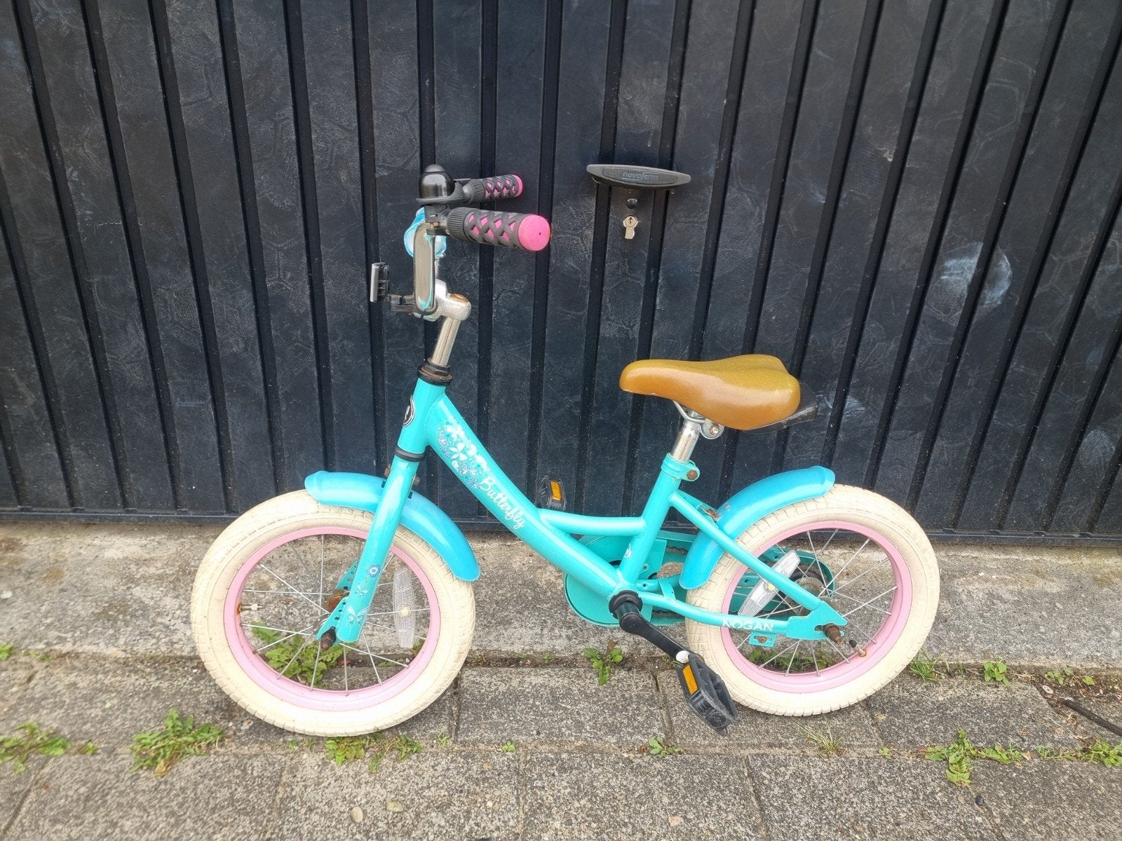 Kinderfietsje met nieuwe bel en gerepareerde banden, Terugtraprem, Butterfly, Ophalen of Verzenden, 16 tot 20 inch