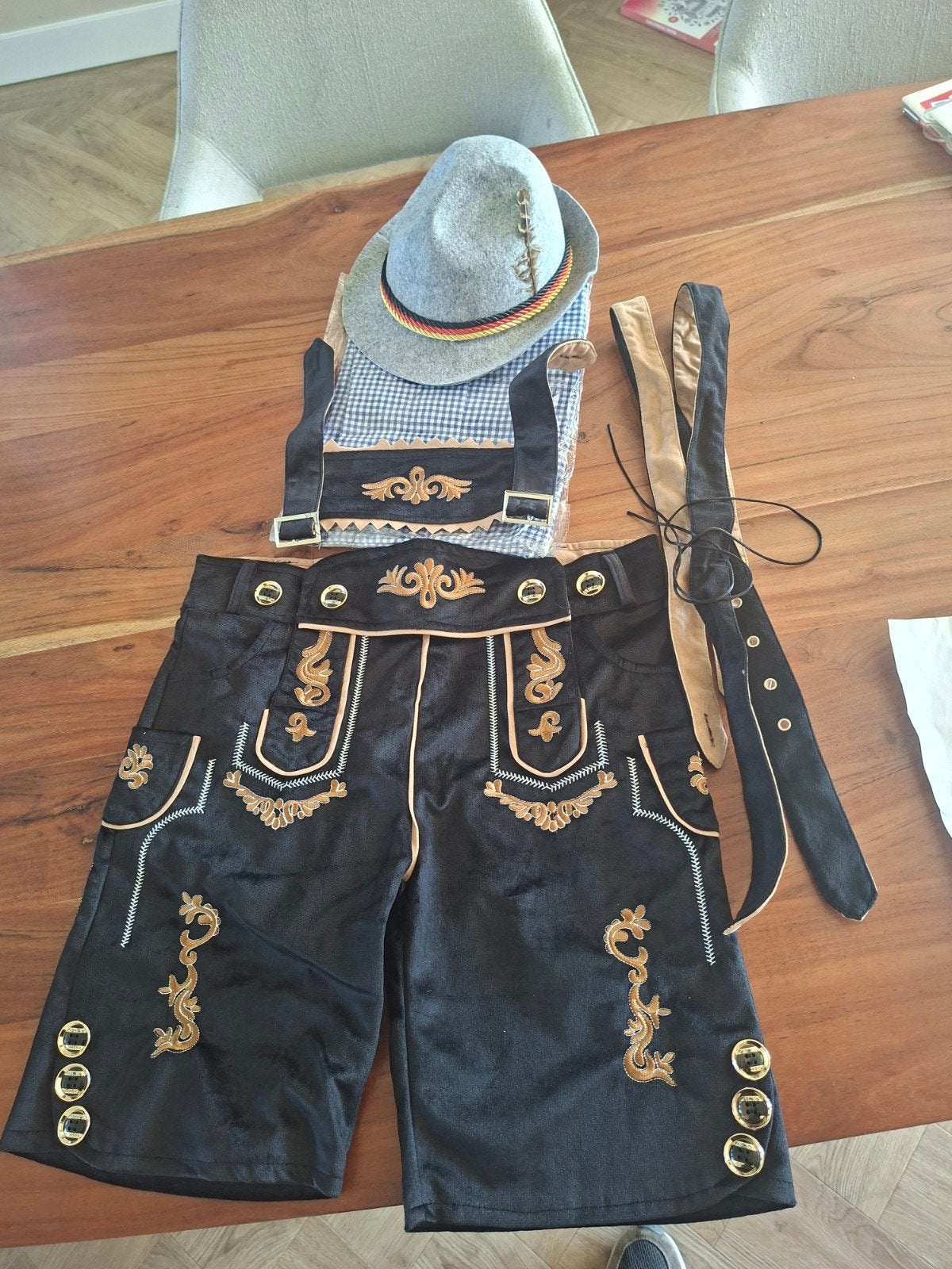 Oktoberfest Lederhosen Kostuum met Hoed - Maat M, Onbekend, Maat 48/50 (M), Nieuw, Ophalen of Verzenden
