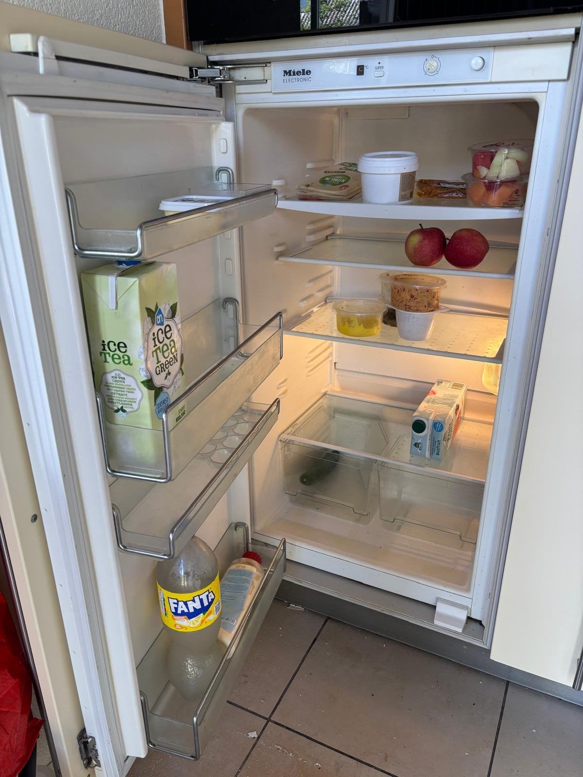 Lage Miele inbouwkoelkast te koop, Typenr K 832 i en vriezer, Ophalen, 200 liter of meer, 160 cm of meer, Zonder vriesvak