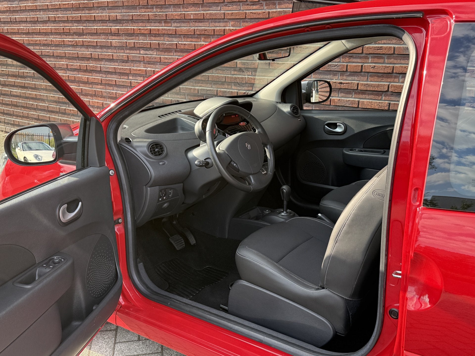 Renault Twingo 1.2-16V Night & Day Automaat Pano 92dkm!, Auto's, Euro 5, Gebruikt, Zwart, 4 cilinders