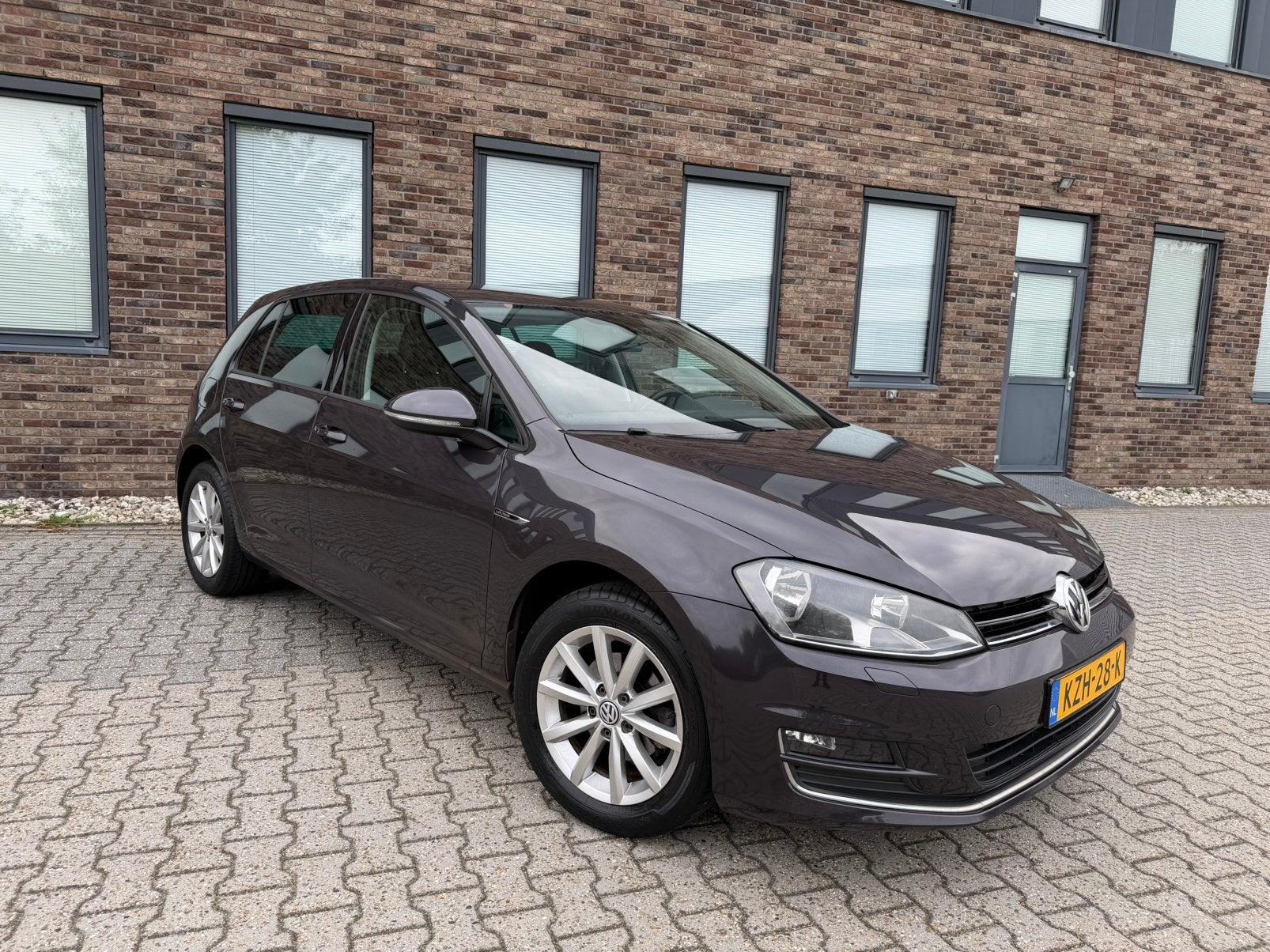 Volkswagen Golf LOUNGE 1.2 TSI 2016 5DRS Airco Cruise PDC, Voorwielaandrijving, Stof, Zwart, 4 cilinders
