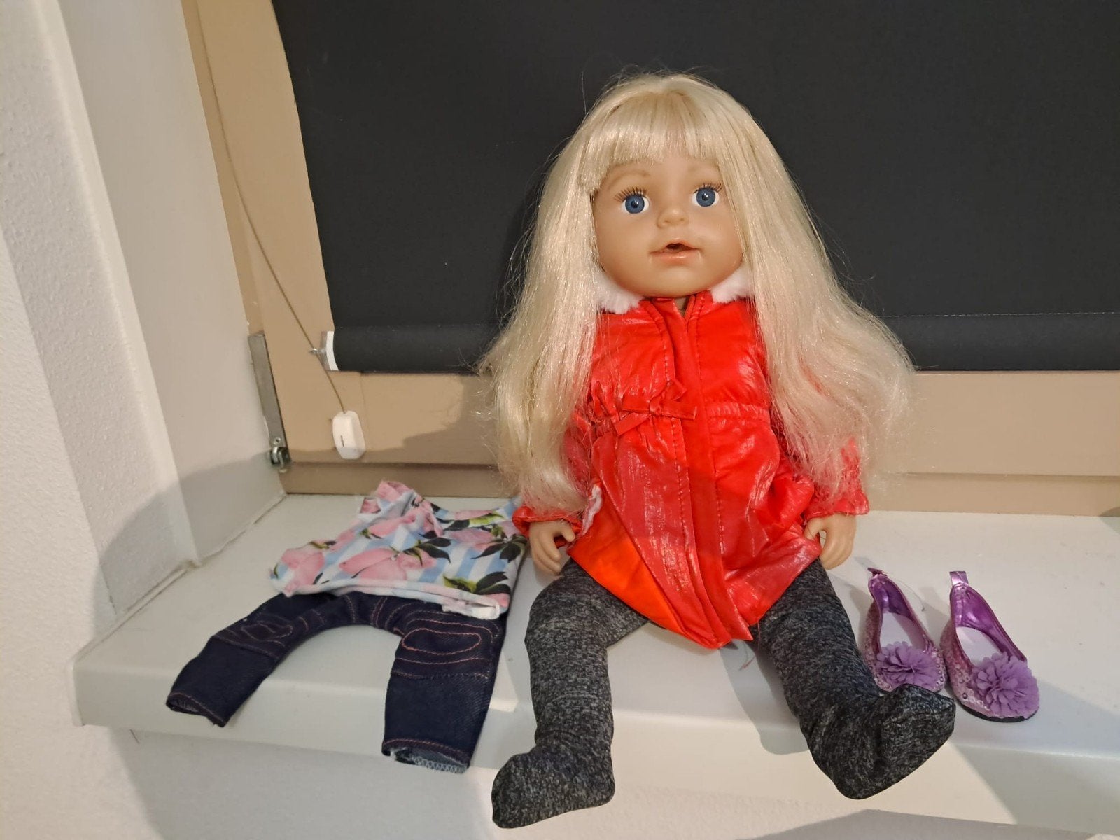 Baby Born pop met blond haar en diverse kleding, Ophalen of Verzenden, Zo goed als nieuw, Babypop