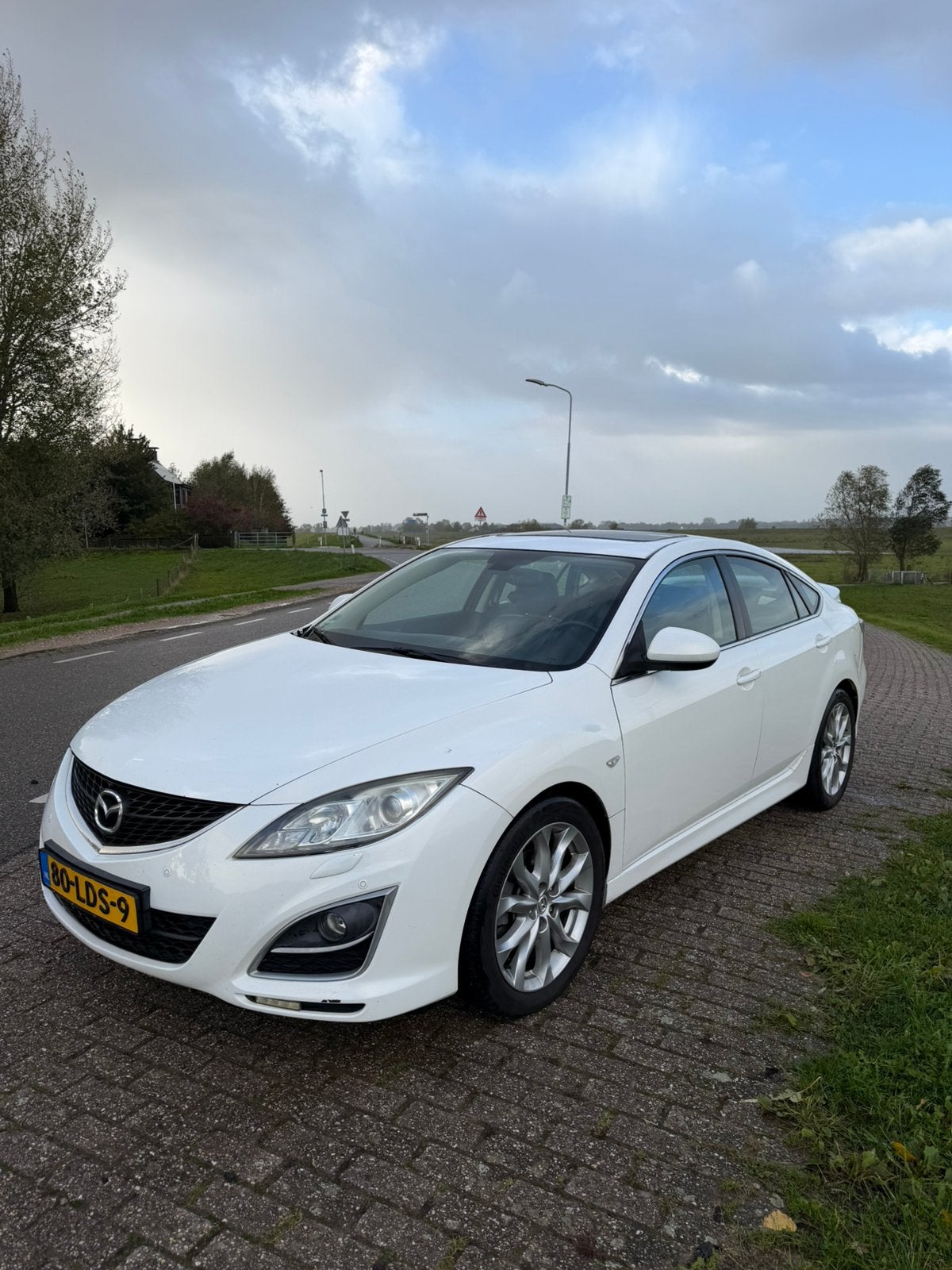 Mazda 6 2.0 Business+ Automaat 155 PK | Open dak | Trekhaak, Euro 5, Zwart, 4 cilinders, Wit