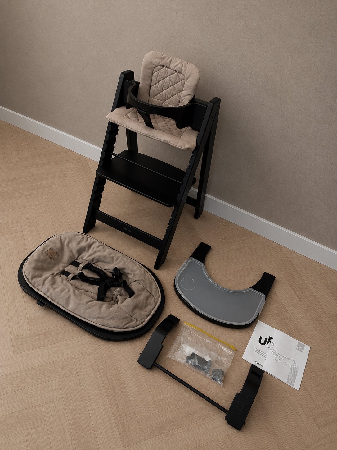Kidsmill UP kinderstoel zwart met newborn en accesoires, Kinderen en Baby's, Ophalen, Gebruikt, Meegroeistoel