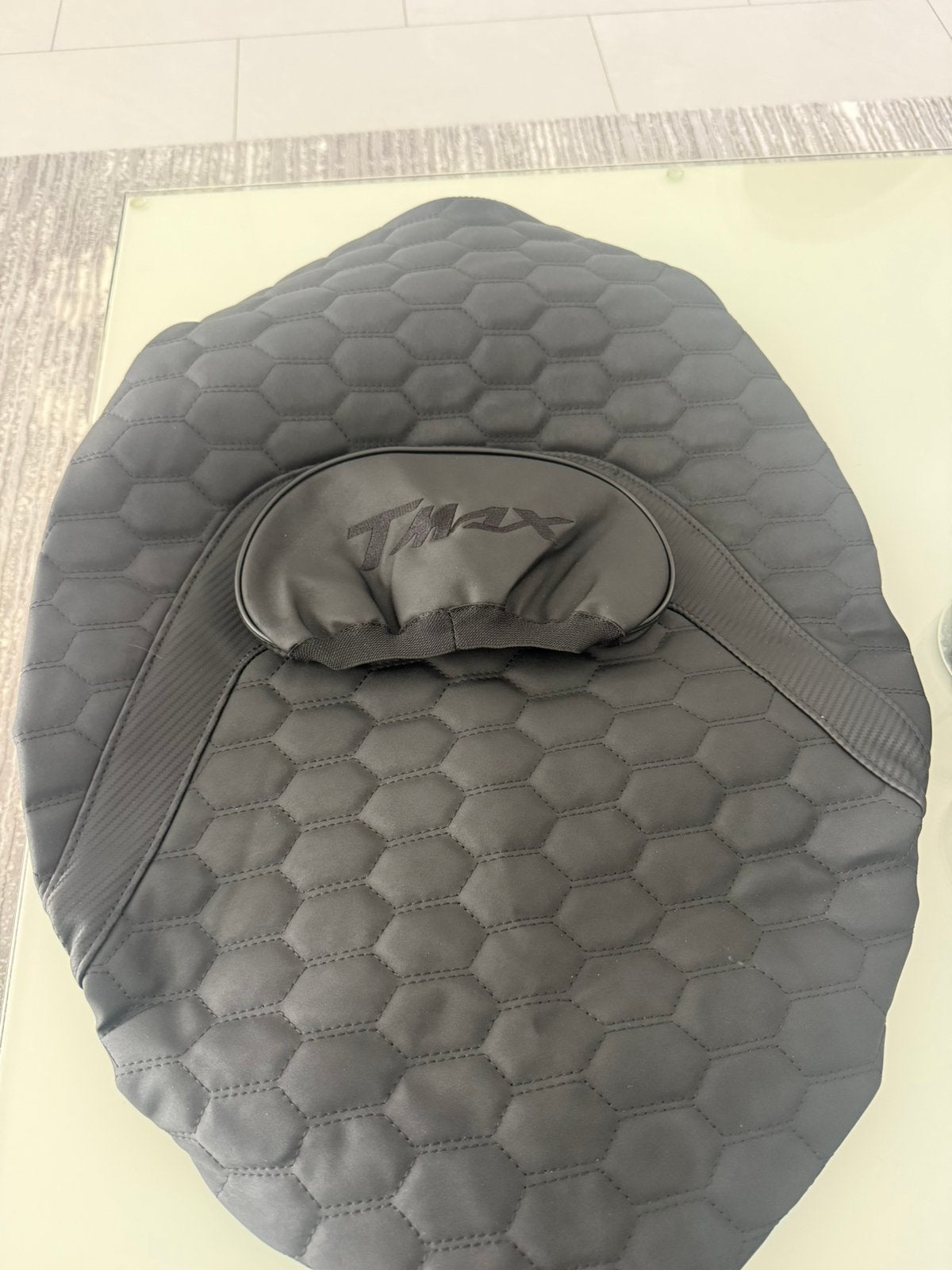 TMAX Custom Zadelhoes Black on Black 560/530, Ophalen, Nieuw