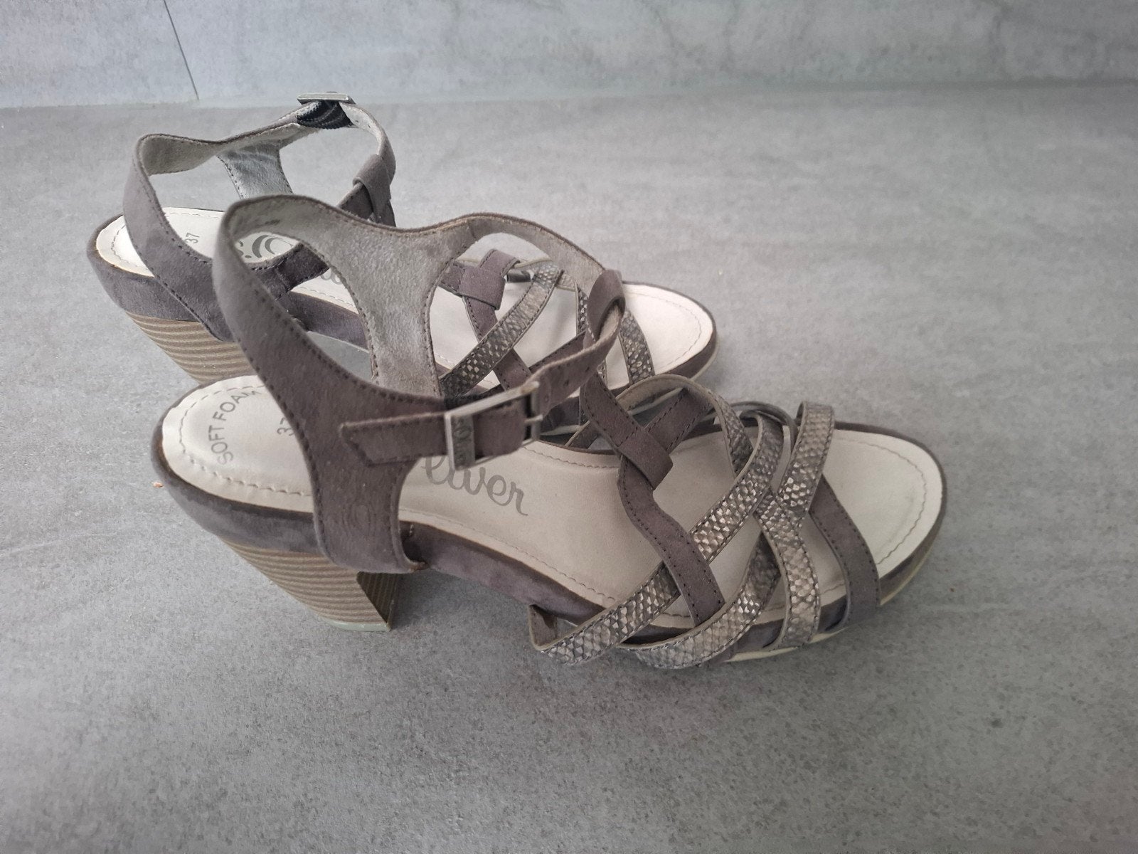 Dames sandalen, Ophalen