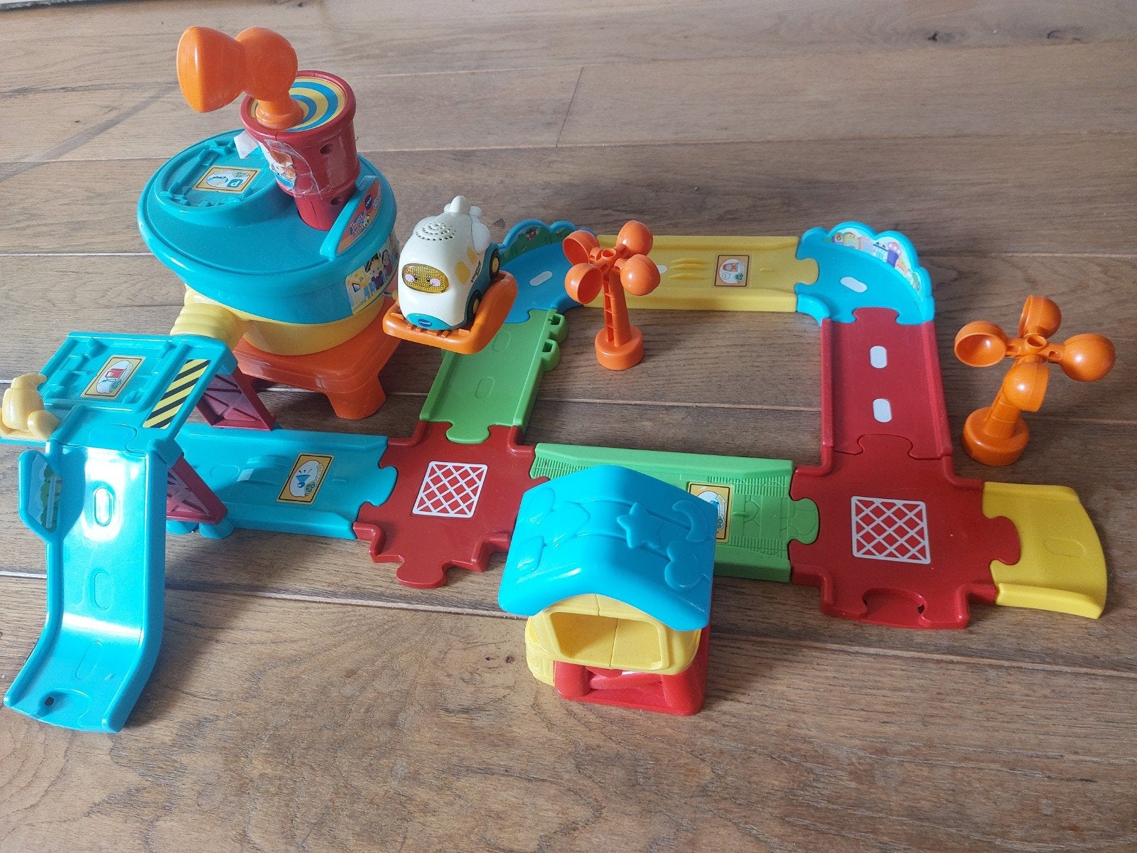 VTech Toet Toet Auto's Vliegveld met Vince Vliegtuig, Ophalen, Gebruikt, 6 maanden tot 2 jaar