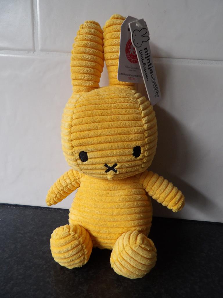 Nieuw met kaartjes Nijntje knuffel Sitting Corduroy Yellow, Kinderen en Baby's, Geel, Nijntje, Ophalen of Verzenden, Wasbaar