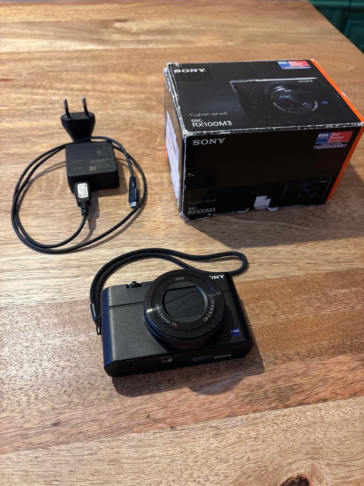 Sony RX100 III, Gebruikt, Oplader, Ophalen of Verzenden, Compactcamera