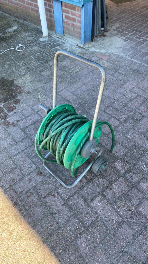 Tuinslang op haspel, 30 m, Tuin en Terras, Ophalen of Verzenden, Zo goed als nieuw, Tuinslang