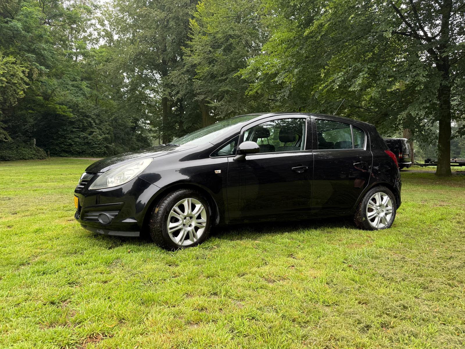 Opel Corsa 1.2 16V 5D 2008 Zwart, Auto's, Opel, Voorwielaandrijving, 4 cilinders, 1229 cc, Handgeschakeld