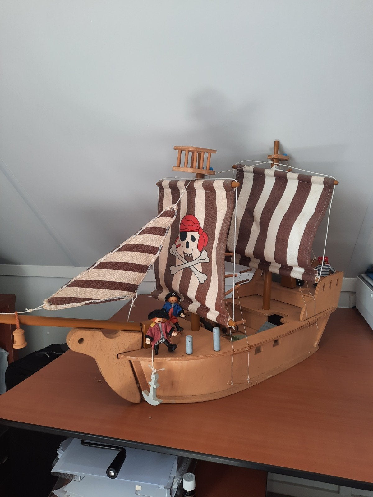 Houten piratenschip met poppetjes en accessoires, Ophalen
