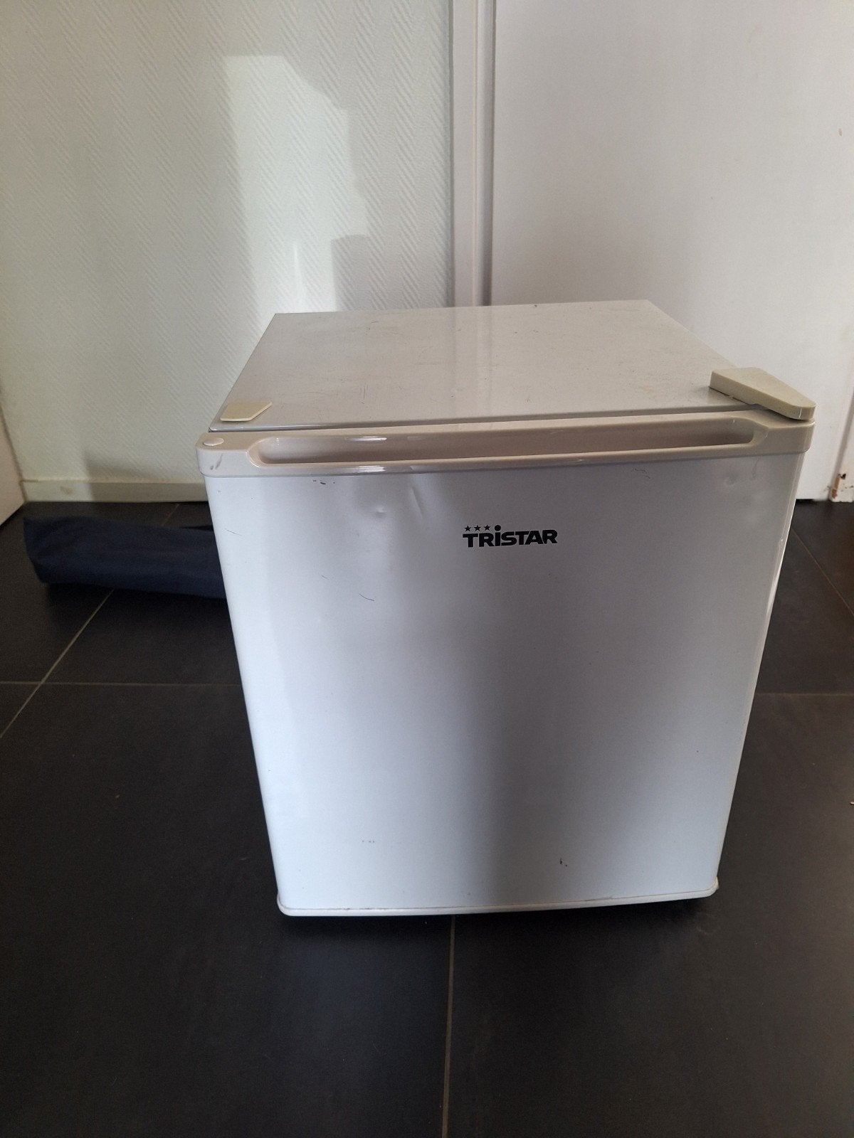 Tristar mini koelkast met vriesvak en opvouwbare standaard, Ophalen, Gebruikt