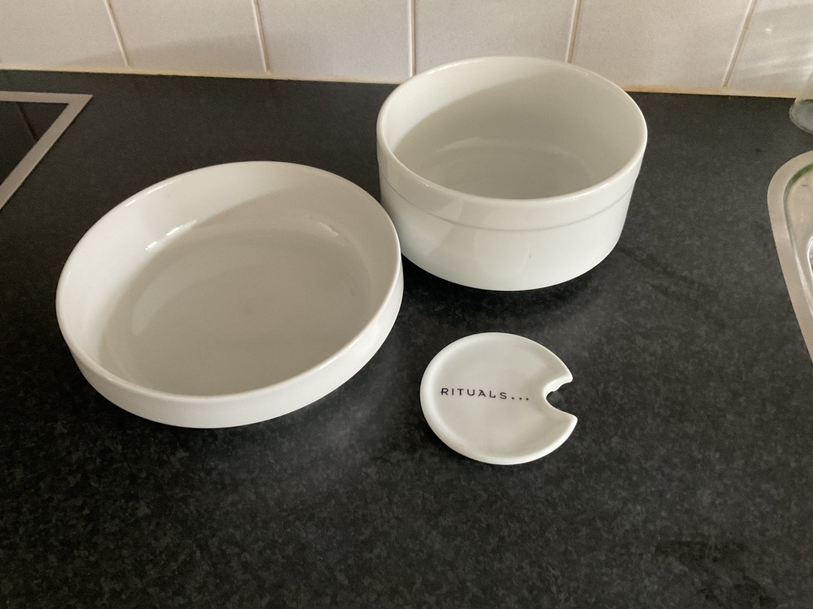 2 Mosa tijdloze schalen (wit) + Rituals theetip, Huis en Inrichting, Keuken | Servies, Ophalen of Verzenden, Overige stijlen, Porselein