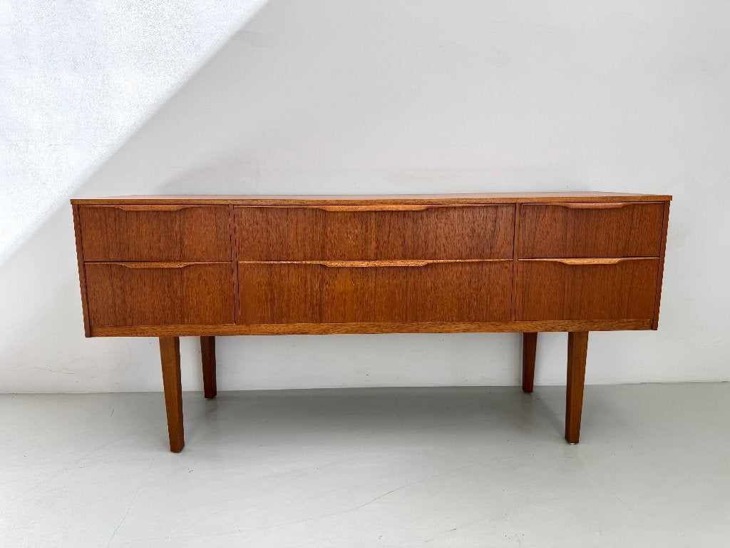 Vintage dressoir Austinsuite, Huis en Inrichting, Ophalen of Verzenden, Zo goed als nieuw, 25 tot 50 cm, 150 tot 200 cm
