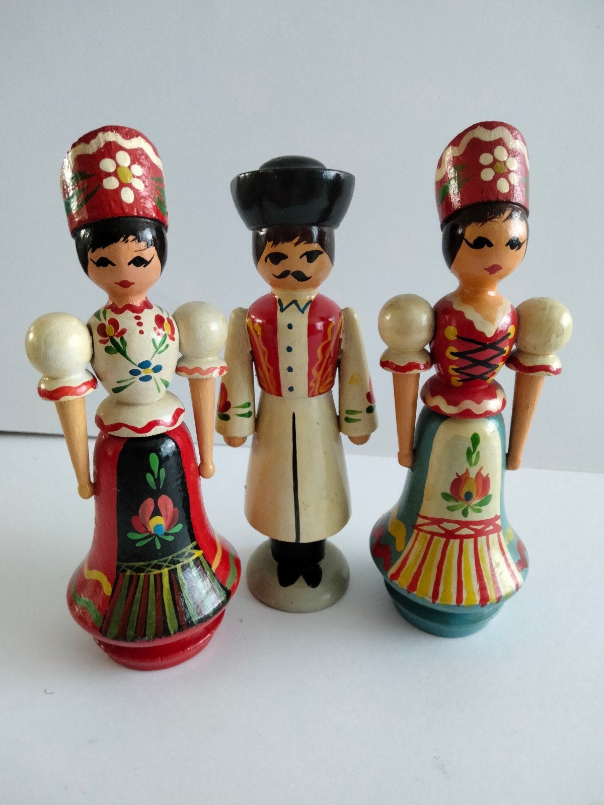 Set van 3 Hongaarse Volkskunst Traditioneel Houten Poppetjes, Ophalen of Verzenden, Zo goed als nieuw