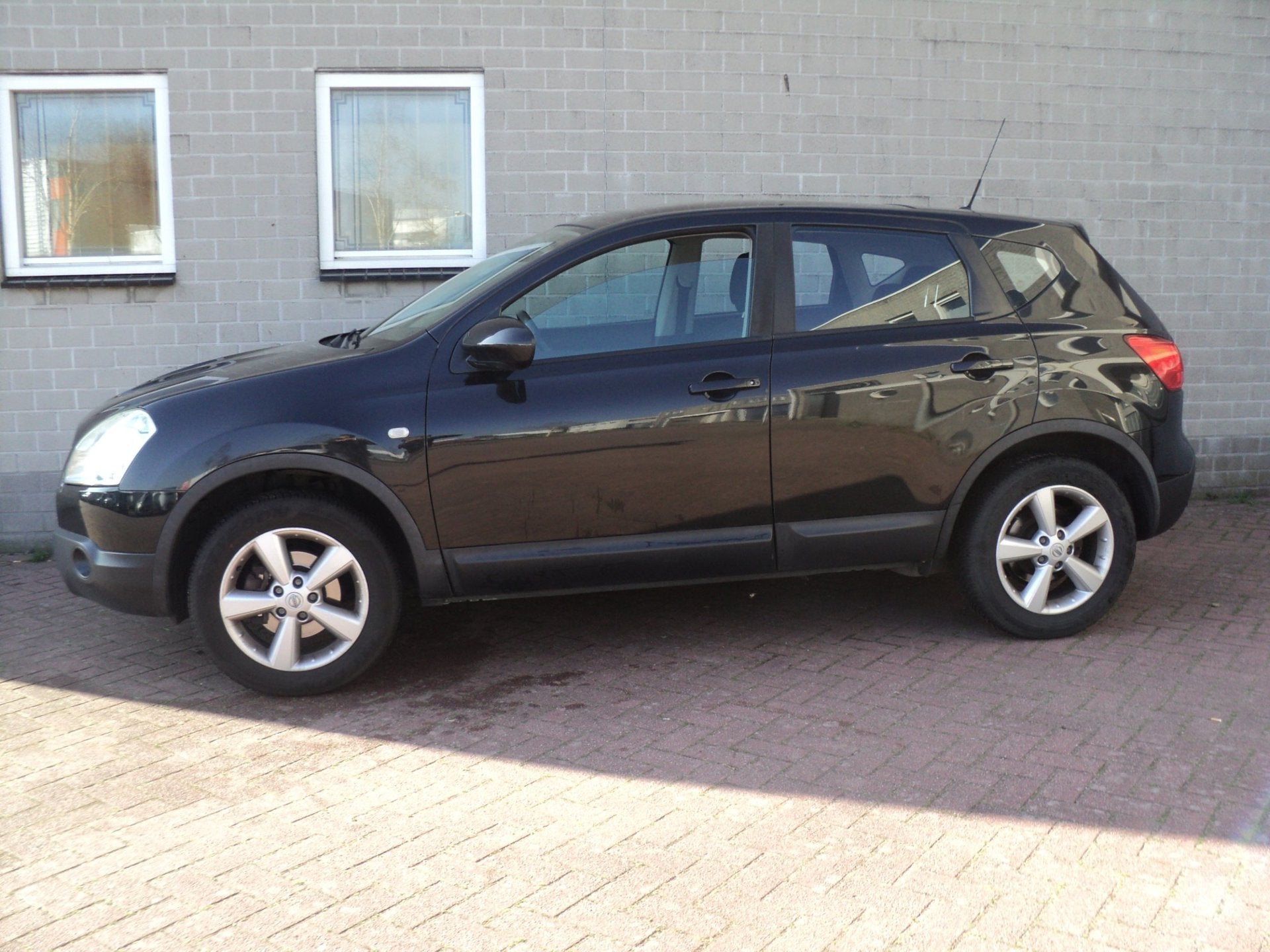 Nissan Qashqai 2.0 Acenta Panoramadak Trekhaak bj2009, Auto's, Voorwielaandrijving, Gebruikt, Zwart, Handgeschakeld