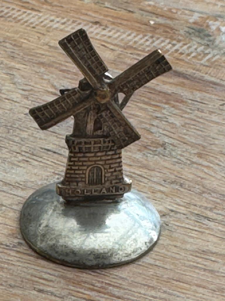 Miniatuur zilver molentje met draaiendie wieken, Ophalen of Verzenden