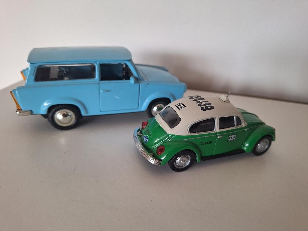 Volkswagen beetle en trabant autootjes, Overige merken, Auto, Groter dan 1:32, Ophalen of Verzenden
