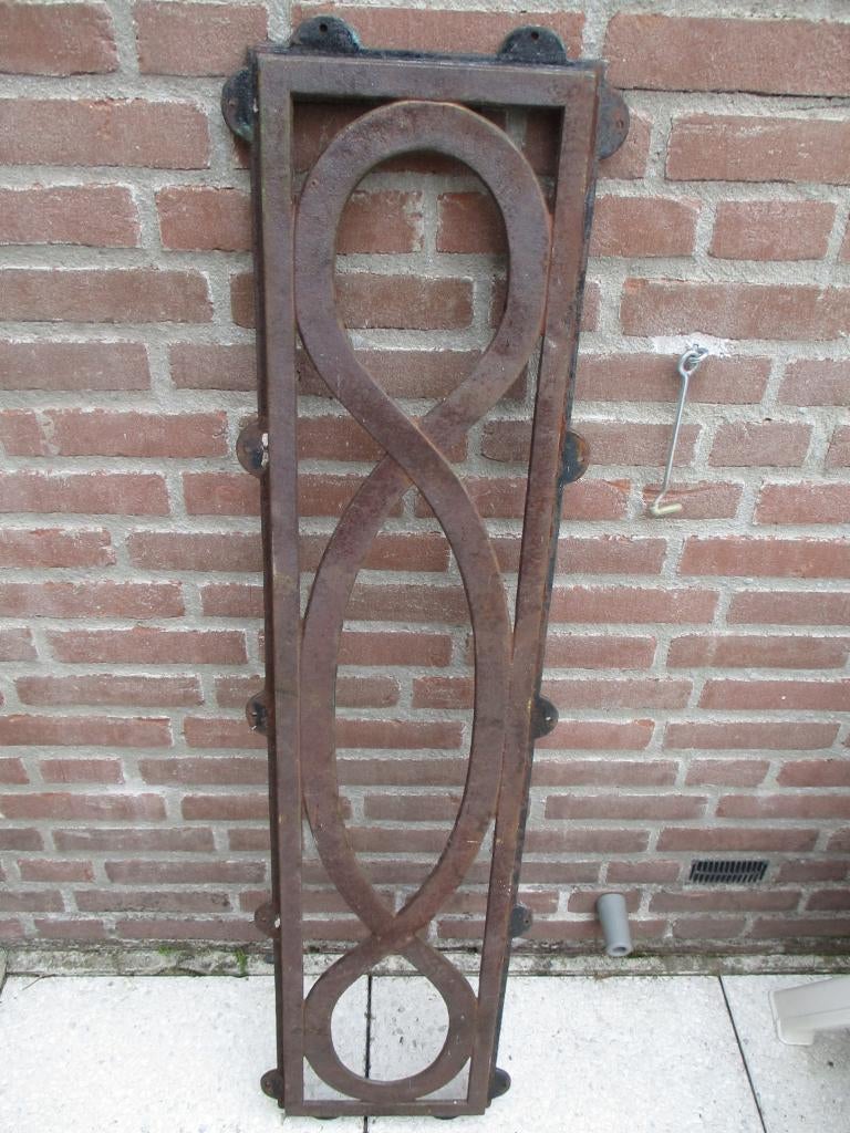 Gietijzeren deur rooster., Ophalen