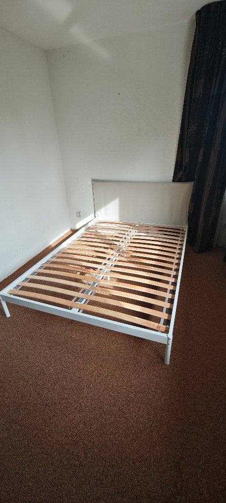 Wit metalen bed 140x200 (IKEA Kleppstad) + Luroy lattenbodem, Ophalen, Wit, Tweepersoons, 140 cm