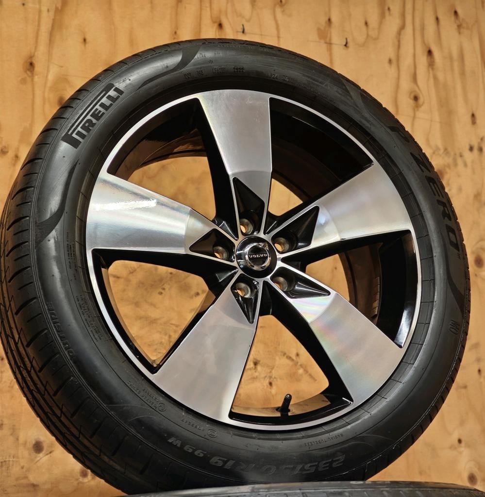 Org. 19" VOLVO XC40 V90 CC velgen Pirelli XC 40, 19 inch, Gebruikt, Banden en Velgen, Ophalen of Verzenden