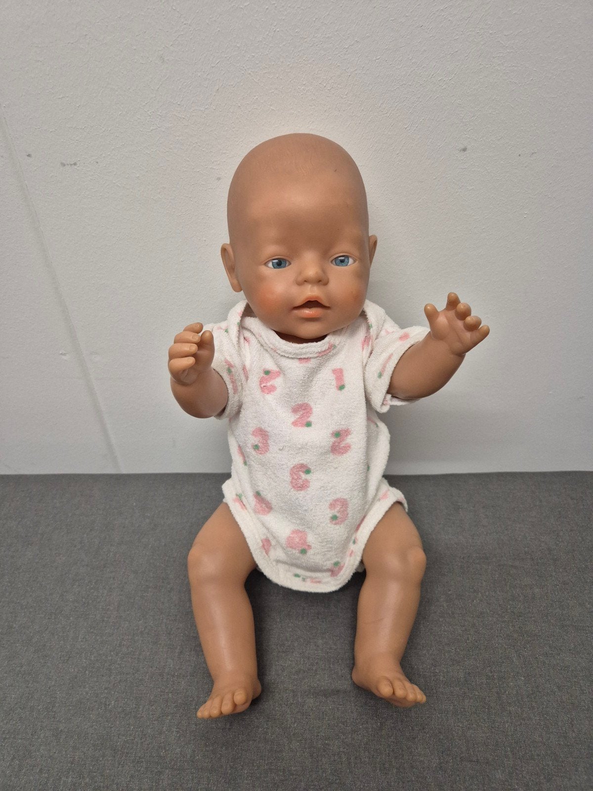 Baby Born pakket 1 met verjaardagtaart die liedje speelt, Kinderen en Baby's, Speelgoed | Poppen, Ophalen of Verzenden, Babypop