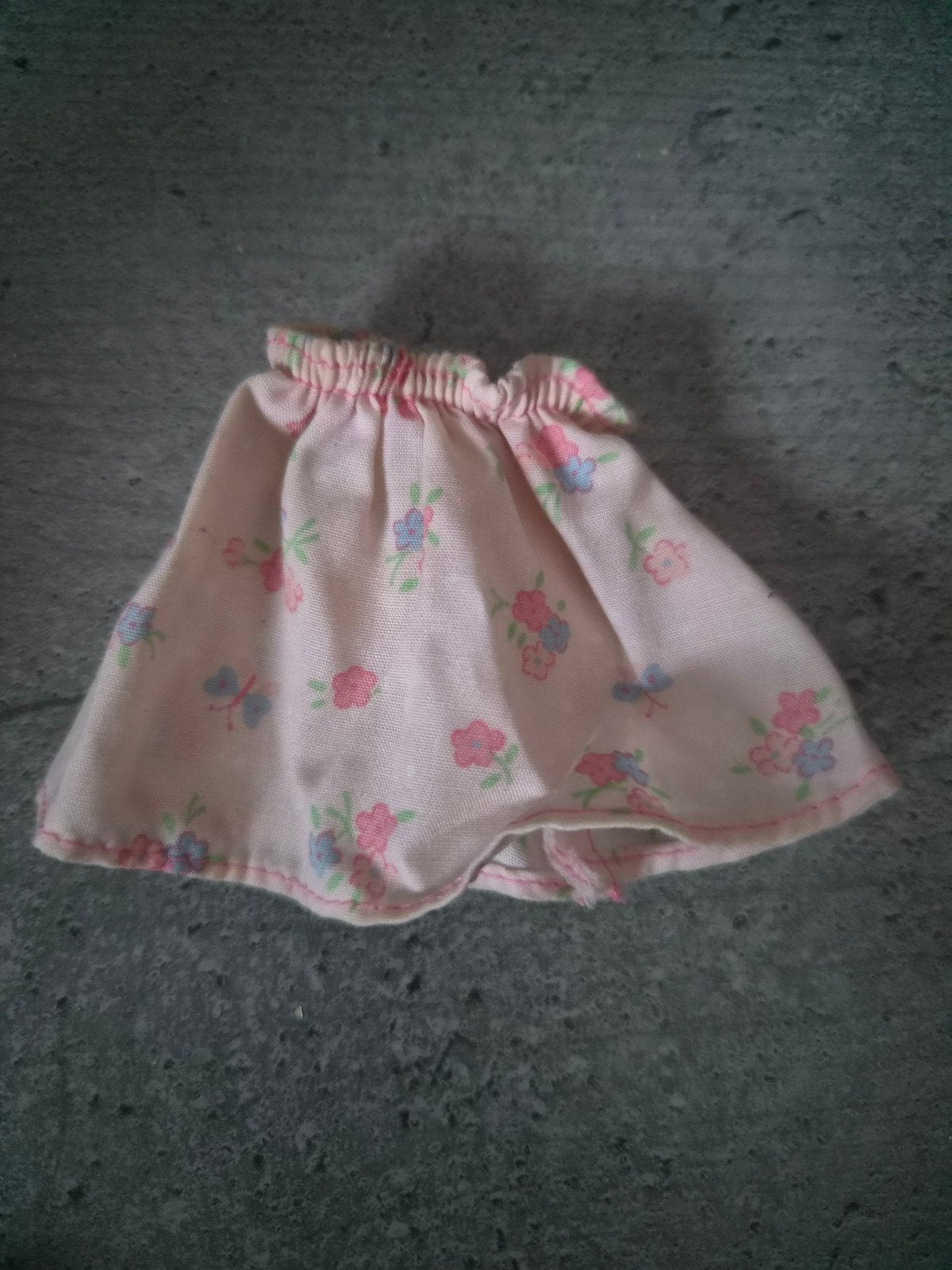 Barbie rokje met bloemenprint, Ophalen of Verzenden, Gebruikt, Kleertjes
