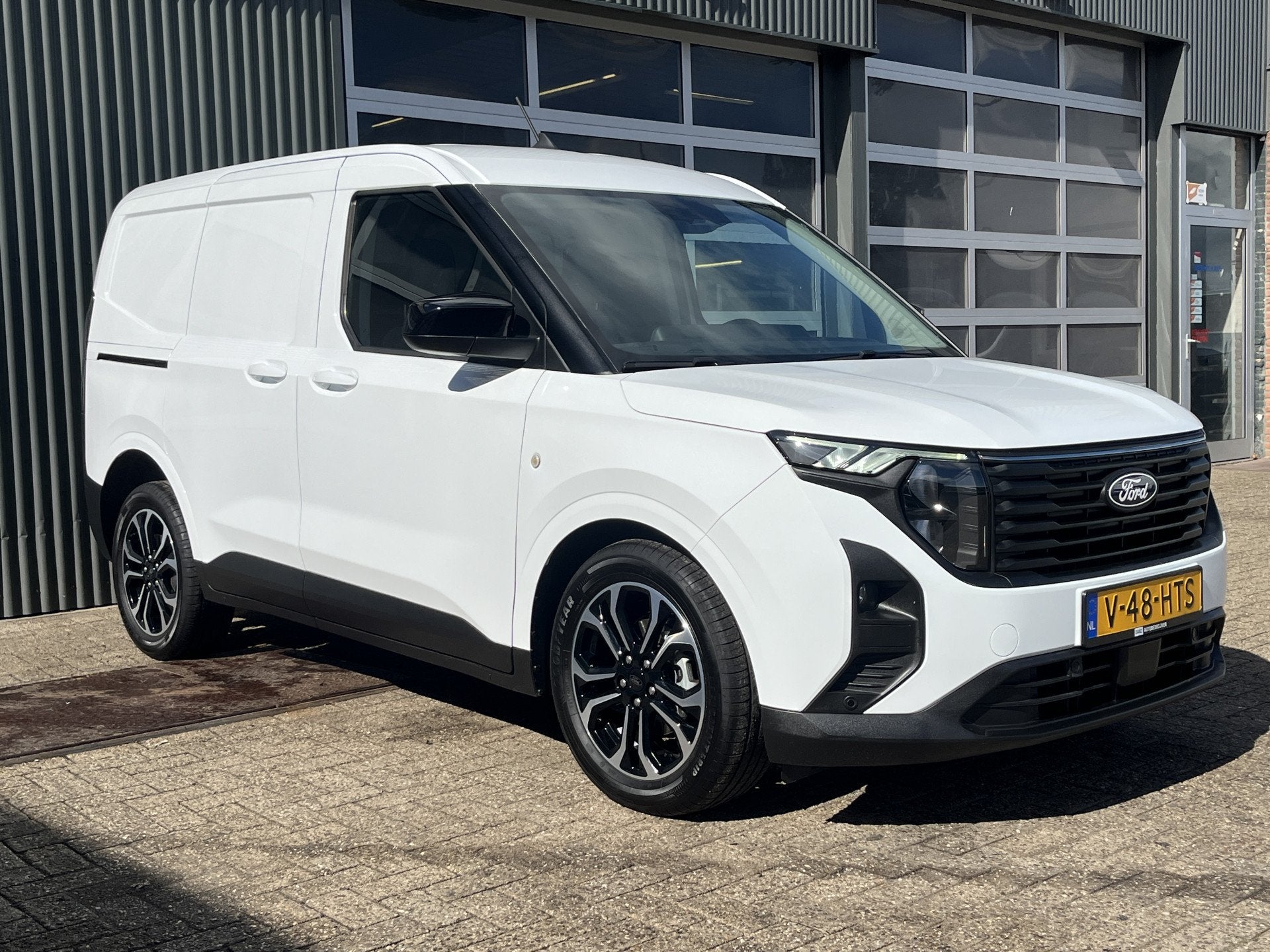 Ford Transit Courier 1.0 EcoBoost Limited Benzine Automaat A, Auto's, Gebruikt, Multifunctioneel stuurwiel, Wit, Bedrijf