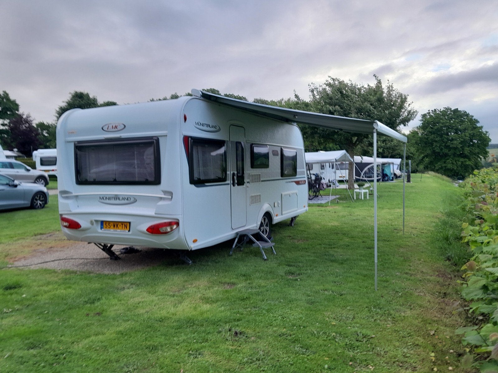 LMC 470E Musica 2014 met mover, luifel en vloerverwarming, Caravans en Kamperen, Caravans, Schokbreker, Rondzit, Particulier, 5 tot 6 meter